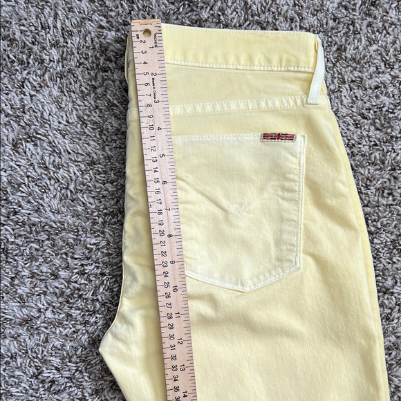 Like New! Hudson Jeans Nico Mid Rise Super Skinny Mellow Yellow Jeans in Size 30 - Picture 15 of 16
